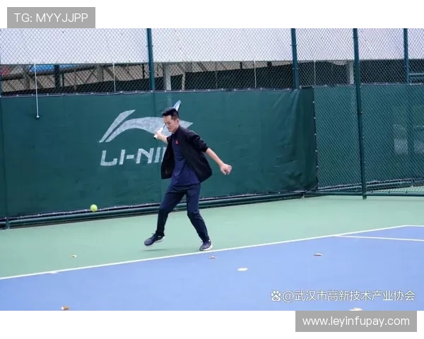 武汉网球队的默契配合揭秘网球巨献背后的团队精神与战术分析